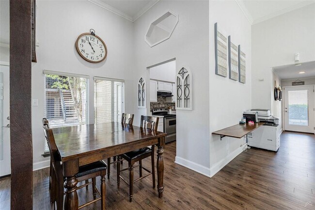 Building Photo - 10401 N Lamar Blvd