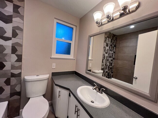 Building Photo - EBN T 14723