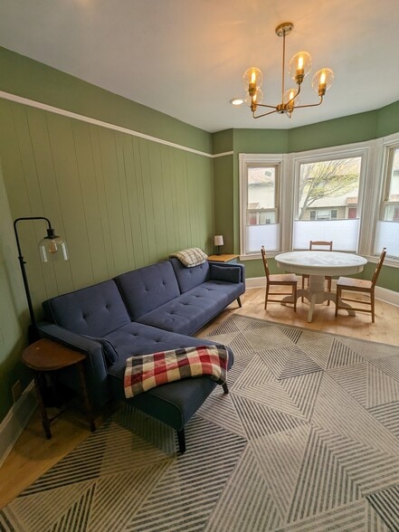 Building Photo - 241 Spring St