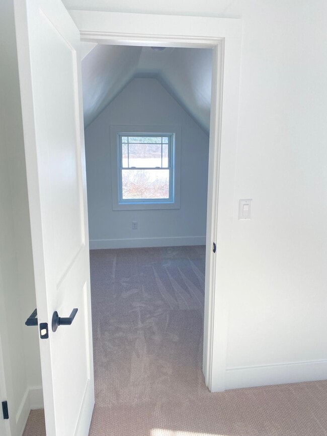 Building Photo - 53 River Rd