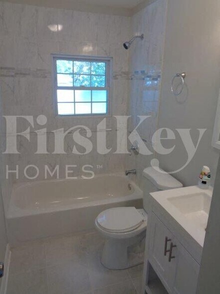 Building Photo - 451 E Mulberry Ct