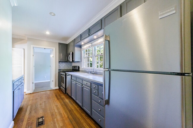 Building Photo - 2311 Pembrook Pl NE