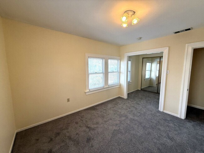 Building Photo - 5BR 1.5BA Berkeley Home | W/D, Dishwasher, Backyard + Storage Near Shattuck & Berkeley Bowl