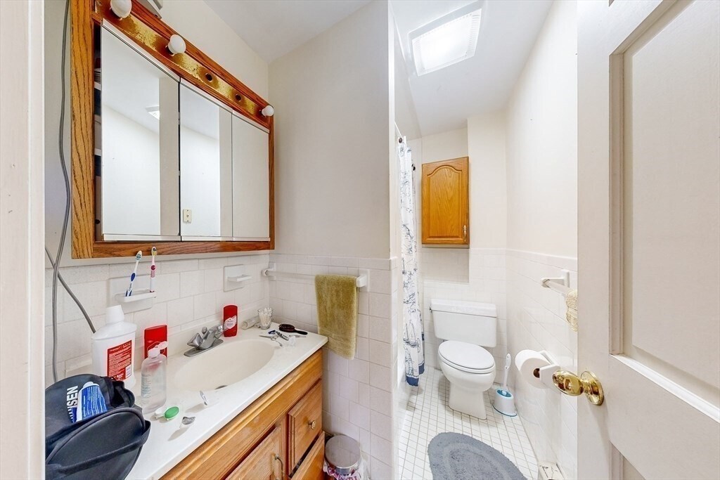 Building Photo - 154 Elm St