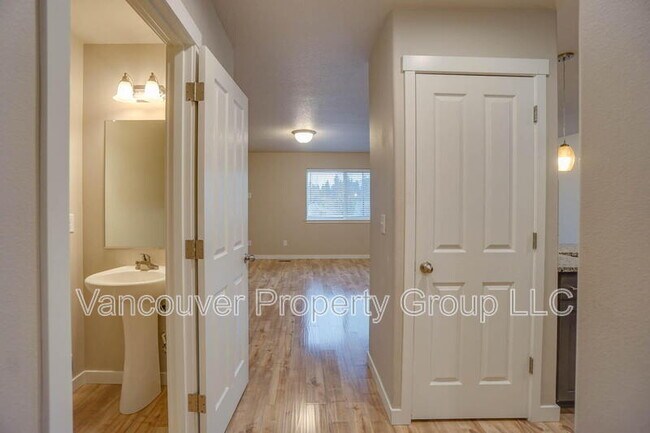 Building Photo - 7428 NE 62nd St