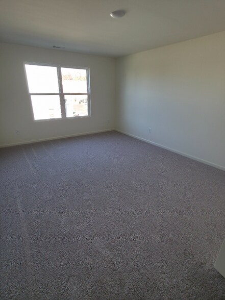 Building Photo - 2062 Gln Xing Dr