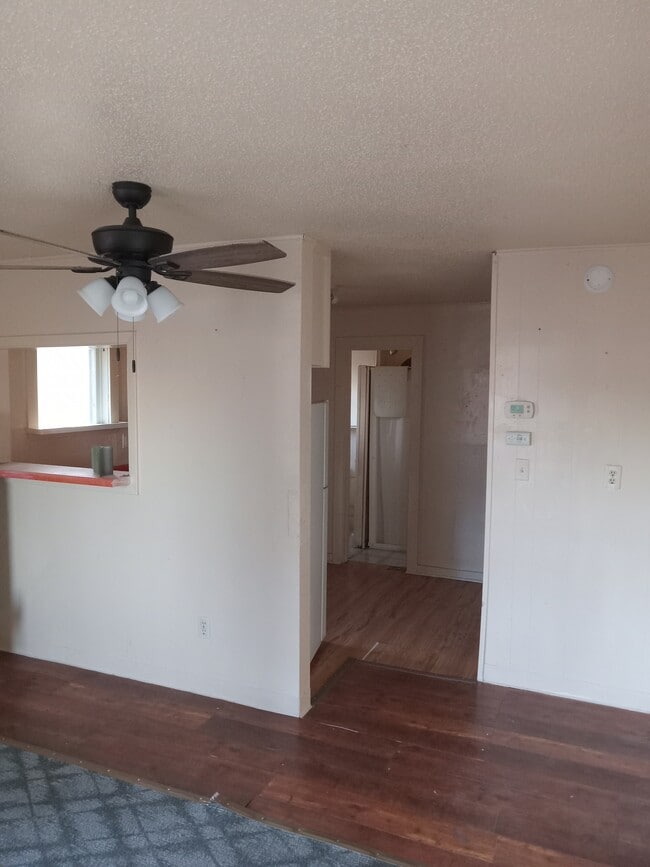 Building Photo - 220 E Denver St