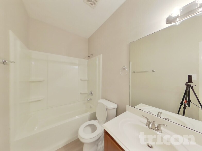 Building Photo - 2413 Castle Creek Dr