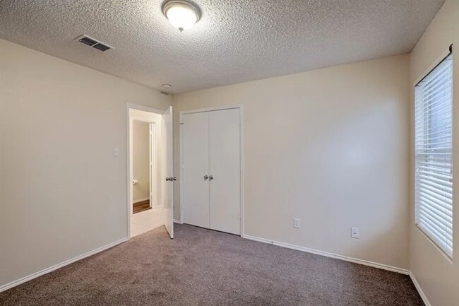 Building Photo - 4604 Bellcrest Dr