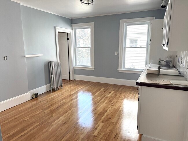 Building Photo - 20 Brewster St