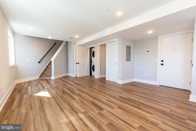 Building Photo - 3965 Lancaster Ave