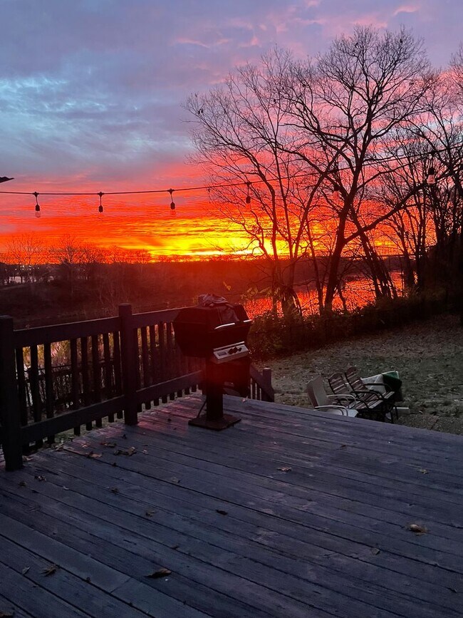 Building Photo - Available now! 3 BR/3BA Madson riverfront ...