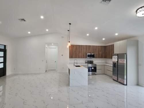 Building Photo - 6490 W Park Ln