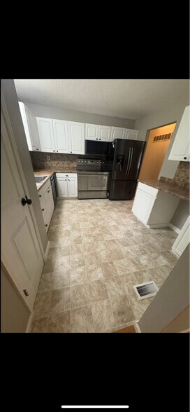 Building Photo - 86 Edward Dr