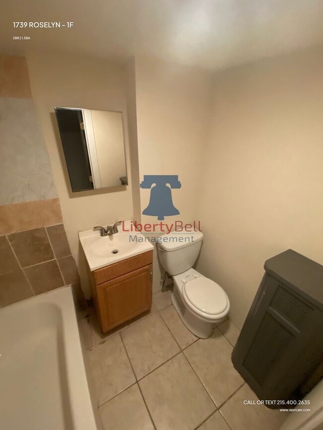 Building Photo - 1739 Roselyn St