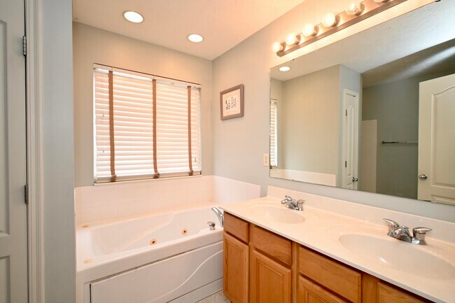 Building Photo - 5898 Ethan Dr