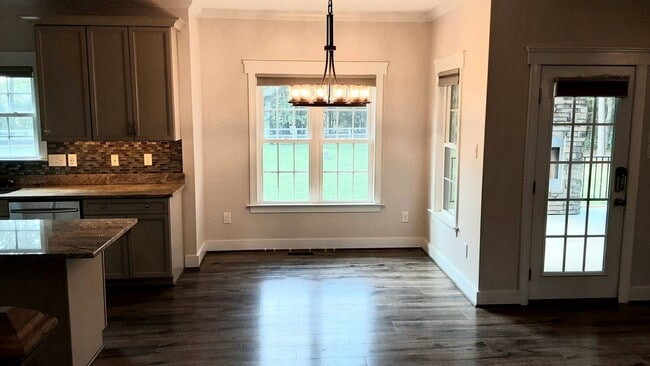 Building Photo - Country Estate Home in Ashland Area