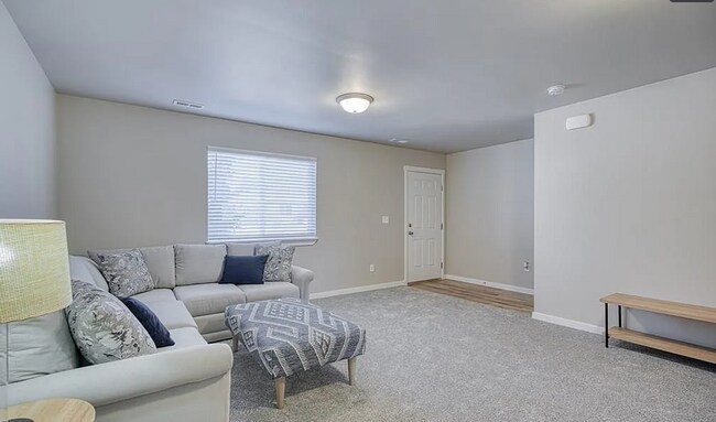 Building Photo - Modern 3-Bedroom Home with Resort-Style Amenities