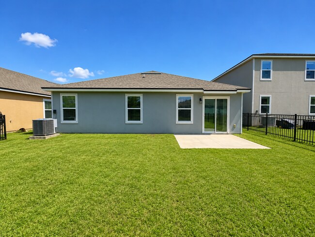 Building Photo - 3/2 updated with pool access!