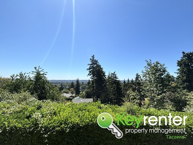 Building Photo - Modern 2-Bedroom Condo for Rent in Edgewoo...