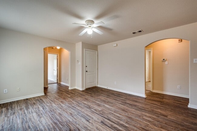 Building Photo - 121 Cliff Height Cir