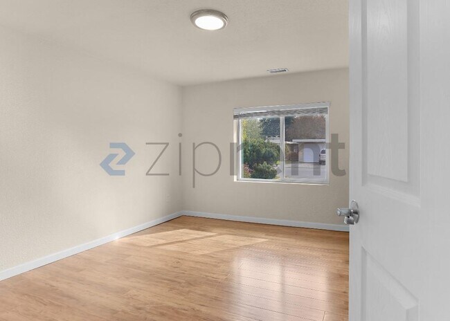 Building Photo - 1413 12th St NE