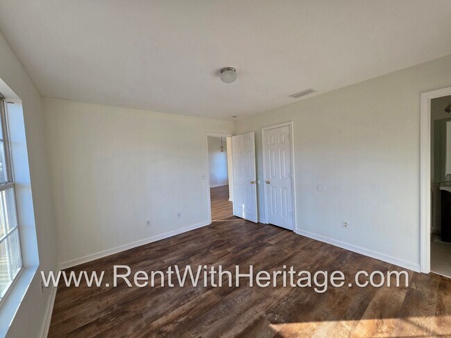 Building Photo - Awesome 3 bd/ 2 bath home / Ranch Home / No Steps / Upgrades Galore / Great Location