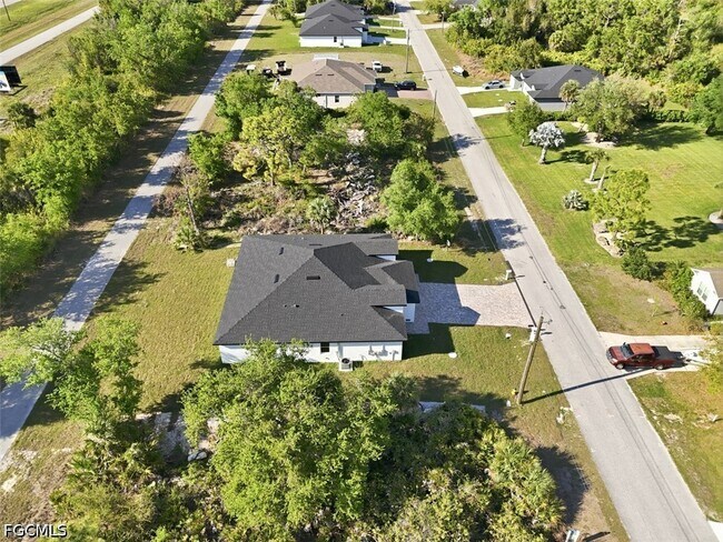 Building Photo - 10087 Amicola St