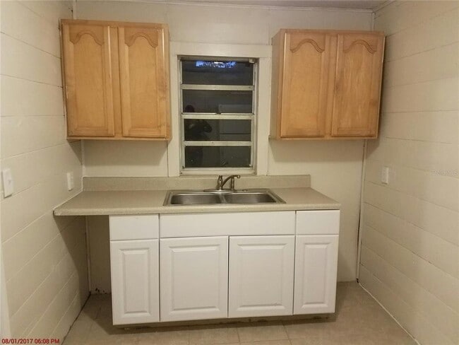 Building Photo - 611 N Lakewood Ave