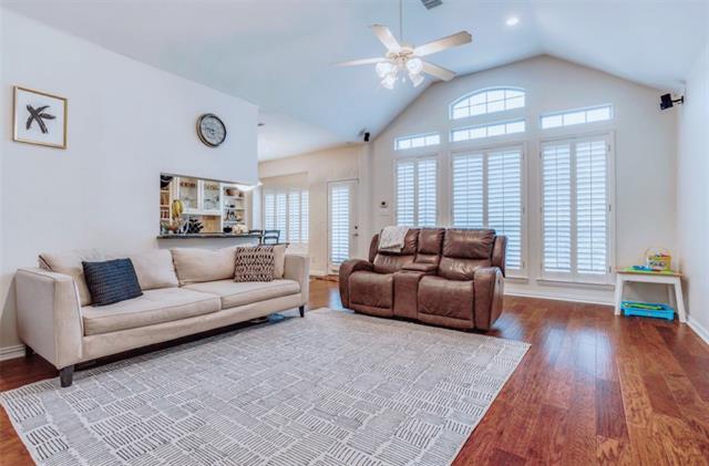 Building Photo - 9808 Capilano Dr