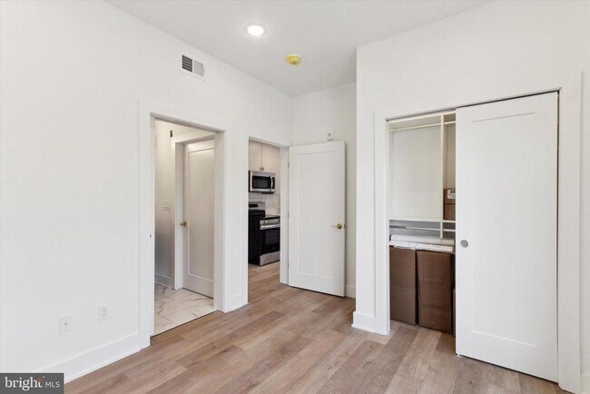 Building Photo - 367 W Hortter St