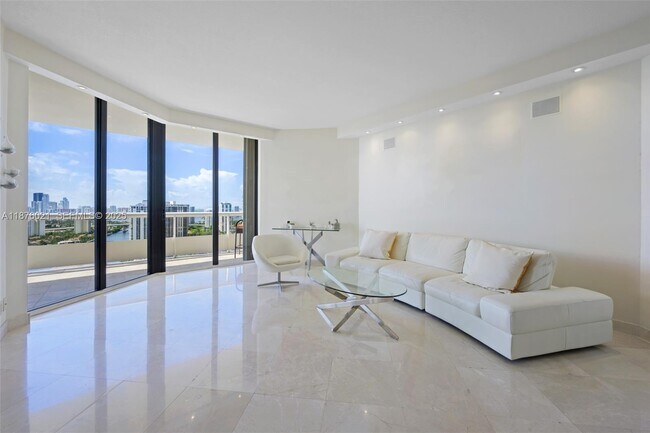 Building Photo - 20191 E Country Club Dr