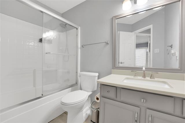 Building Photo - 2832 Claremont Dr