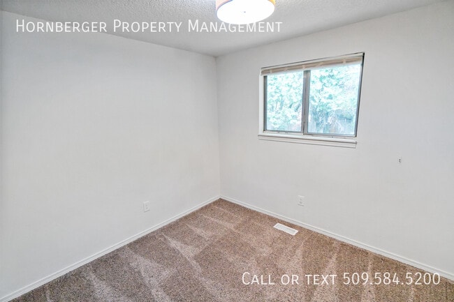 Building Photo - Duplex on the North Side