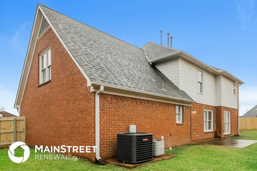 Building Photo - 1990 3 Pines Cove