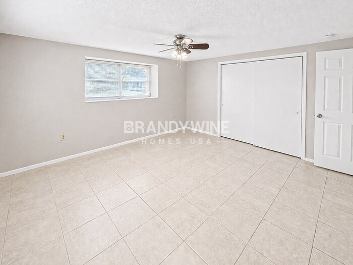 Building Photo - 10901 Queens Rd