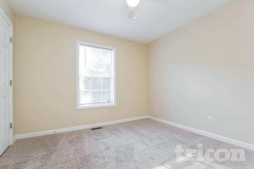 Building Photo - 5390 Springbrook Dr SW