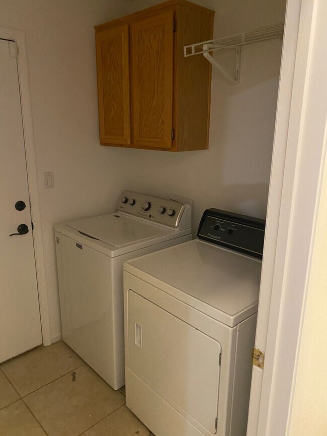 Building Photo - NW!! Single Story!! No Carpet!! No HOA!! B...