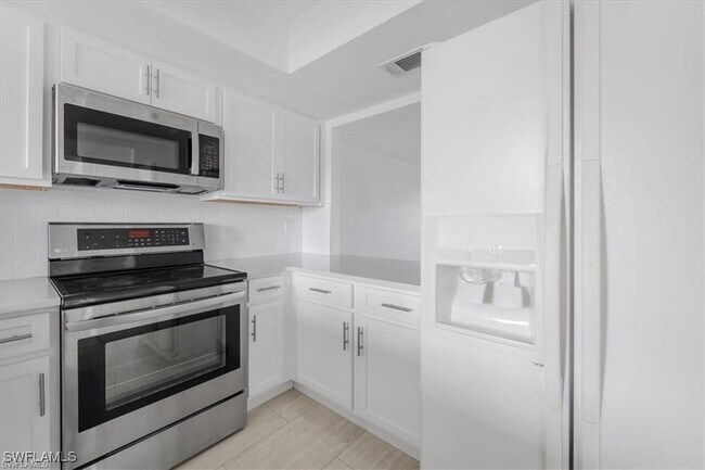 Building Photo - 4826 SW 29th Ave