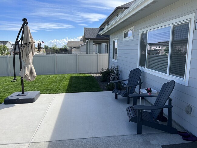 Building Photo - Elisha