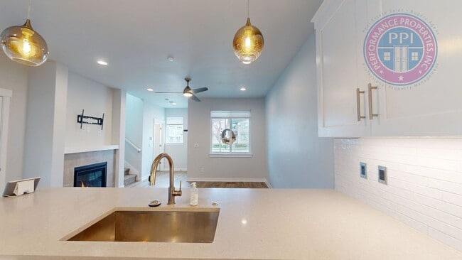 Building Photo - **Reed's Crossing / Rosedale Parks! Luxury Townhome, Desirable End Unit, Community Pool, Clubhous...