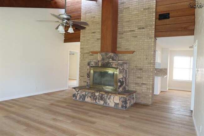 Building Photo - 5030 Edgecliff Dr