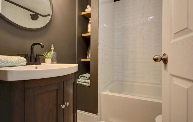 Building Photo - 220 N Monroe Ave