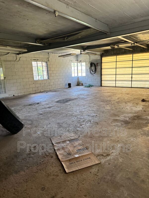 Building Photo - 633 S Greensboro St