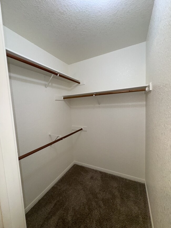 Building Photo - 1801 Thomas Ct