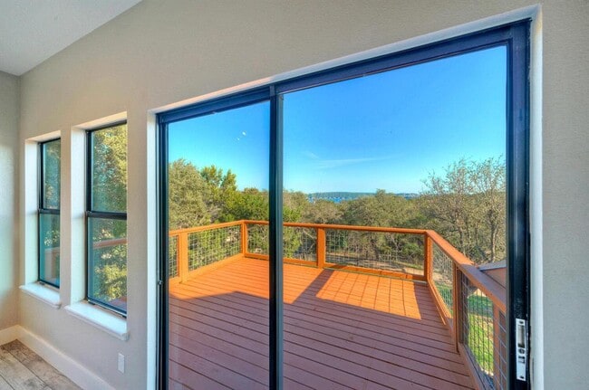 Building Photo - 15501 Rock Creek