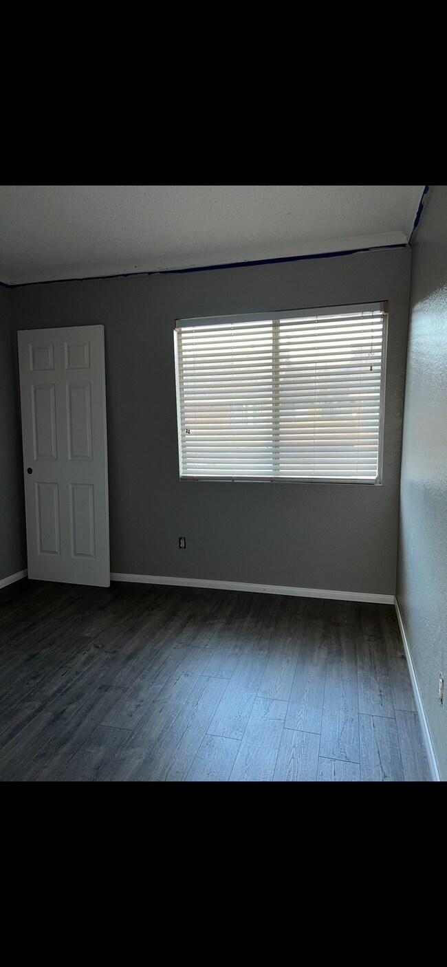 Building Photo - 1460 Kendall Dr