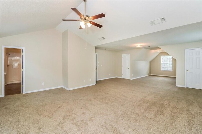 Building Photo - 629 Tomahawk Pl SW