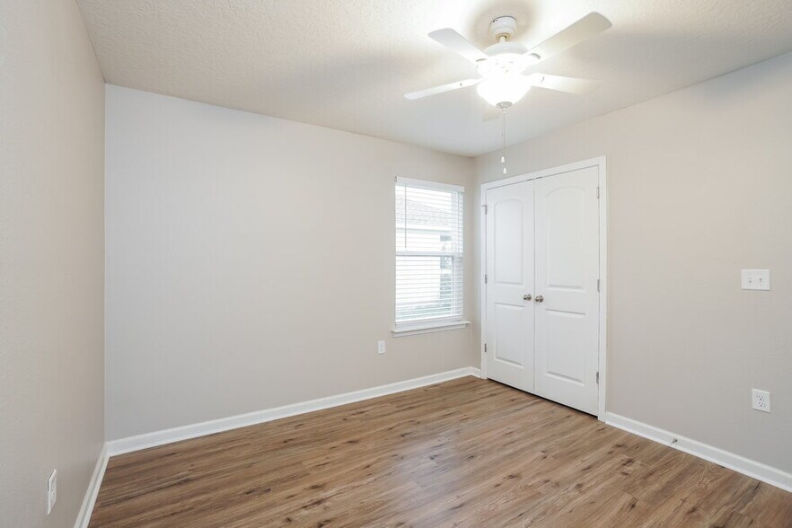 Building Photo - 3340 Ridgeview Dr