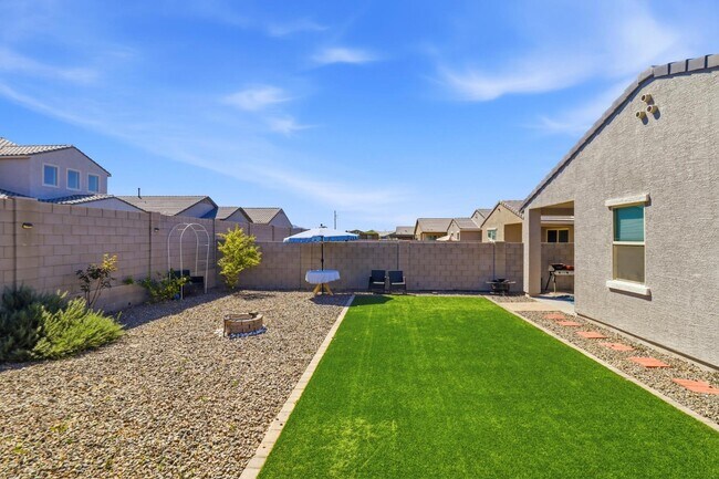 Building Photo - 6737 W Vly Vw Dr